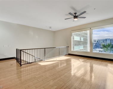 2715 W Pebble Road - Photo Thumbnail 11