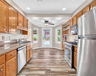 933 Derringer Lane - Photo Thumbnail 6