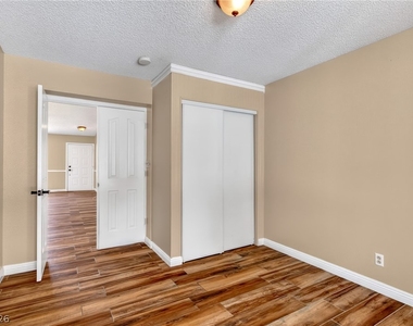 933 Derringer Lane - Photo Thumbnail 13