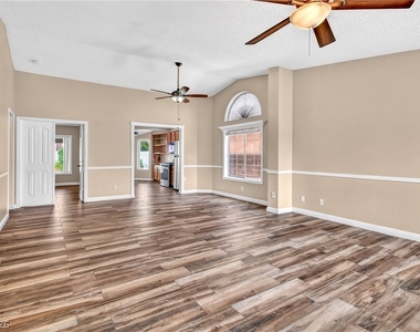 933 Derringer Lane - Photo Thumbnail 8