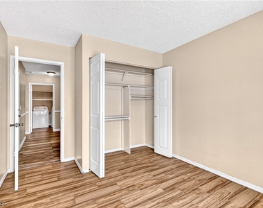 933 Derringer Lane - Photo Thumbnail 18