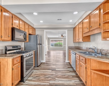 933 Derringer Lane - Photo Thumbnail 7