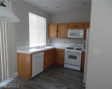 10604 Primrose Arbor Avenue - Photo Thumbnail 2