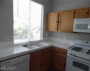 10604 Primrose Arbor Avenue - Photo Thumbnail 3