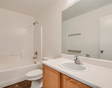 2692 Niddrie Avenue - Photo Thumbnail 6