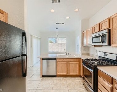 2692 Niddrie Avenue - Photo Thumbnail 2
