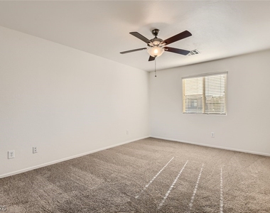 2692 Niddrie Avenue - Photo Thumbnail 3