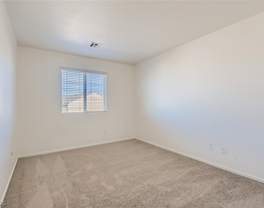 2692 Niddrie Avenue - Photo Thumbnail 7
