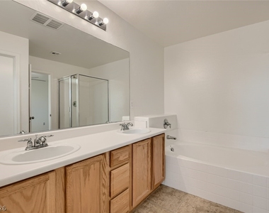 2692 Niddrie Avenue - Photo Thumbnail 4