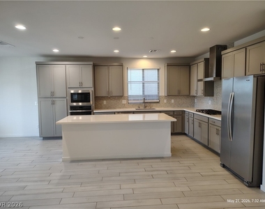 9648 Sunstone Sparkle Avenue - Photo Thumbnail 6