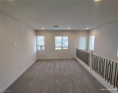 9648 Sunstone Sparkle Avenue - Photo Thumbnail 10