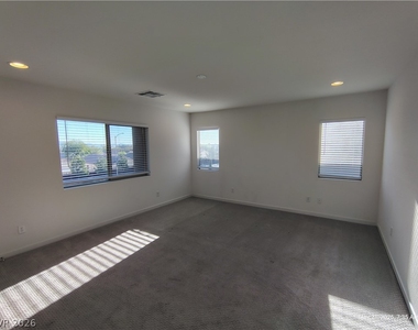 9648 Sunstone Sparkle Avenue - Photo Thumbnail 16