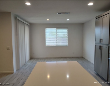 9648 Sunstone Sparkle Avenue - Photo Thumbnail 9