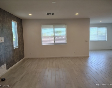 9648 Sunstone Sparkle Avenue - Photo Thumbnail 2