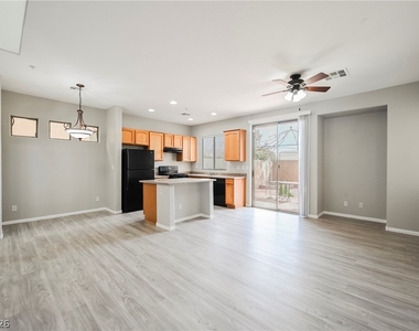 8212 Strawberry Spring Street - Photo Thumbnail 6