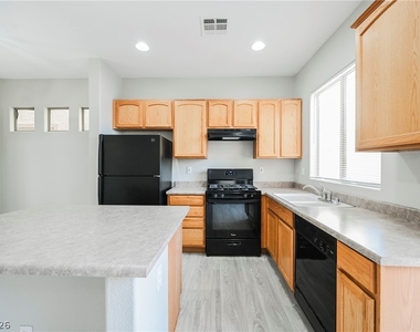 8212 Strawberry Spring Street - Photo Thumbnail 3