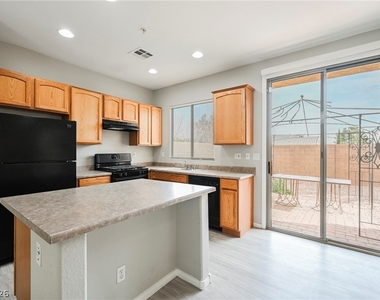 8212 Strawberry Spring Street - Photo Thumbnail 2