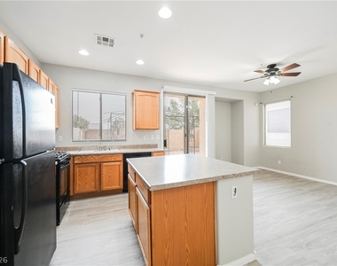8212 Strawberry Spring Street - Photo Thumbnail 4