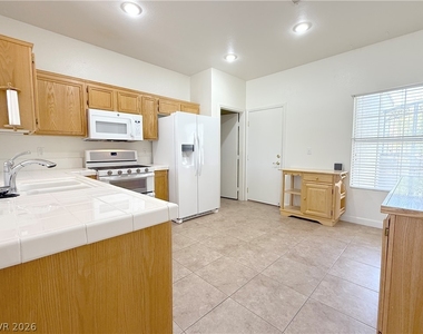 9824 Garamound Avenue - Photo Thumbnail 10
