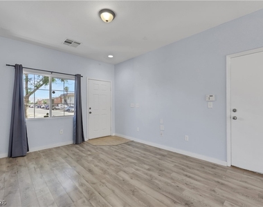 3423 Holly Avenue - Photo Thumbnail 2