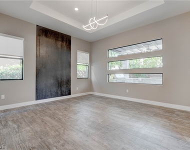 86 Pristine Glen Street - Photo Thumbnail 9