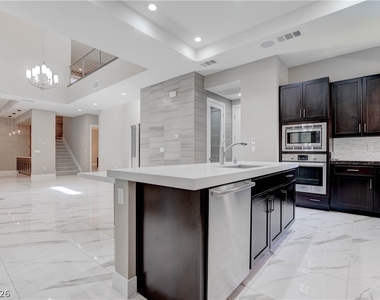 86 Pristine Glen Street - Photo Thumbnail 6