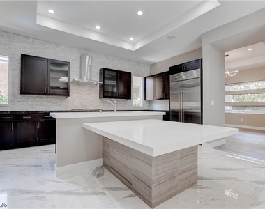 86 Pristine Glen Street - Photo Thumbnail 4