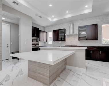86 Pristine Glen Street - Photo Thumbnail 7