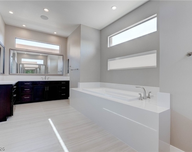 86 Pristine Glen Street - Photo Thumbnail 38