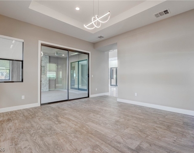 86 Pristine Glen Street - Photo Thumbnail 10