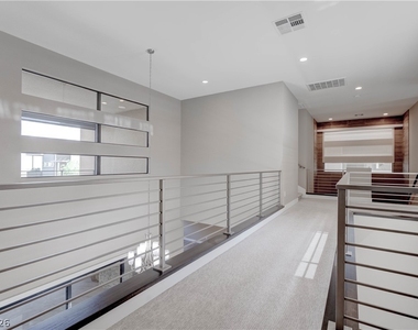 86 Pristine Glen Street - Photo Thumbnail 34