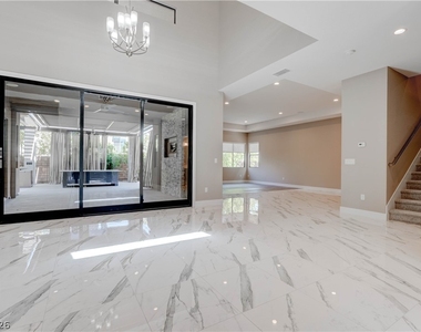86 Pristine Glen Street - Photo Thumbnail 1