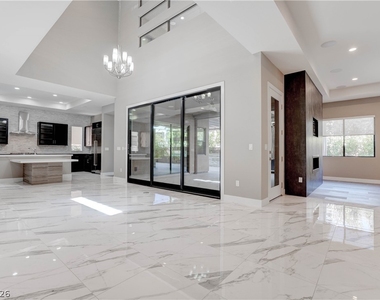 86 Pristine Glen Street - Photo Thumbnail 2