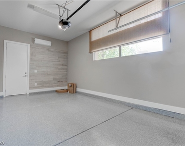 86 Pristine Glen Street - Photo Thumbnail 21