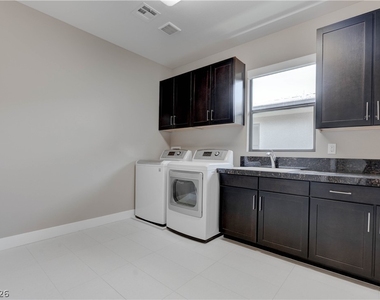 86 Pristine Glen Street - Photo Thumbnail 27