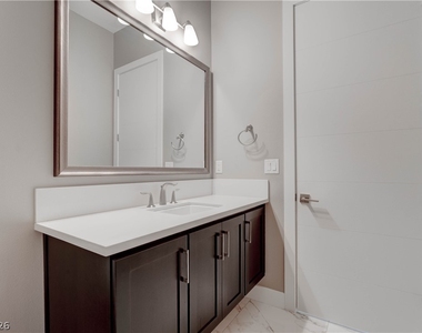 86 Pristine Glen Street - Photo Thumbnail 16