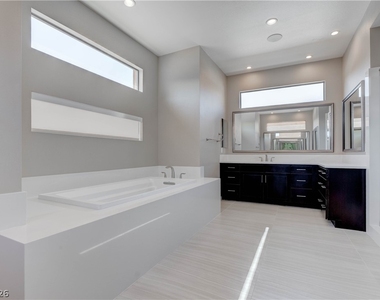 86 Pristine Glen Street - Photo Thumbnail 37