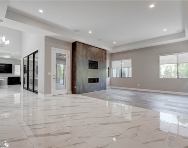 86 Pristine Glen Street - Photo Thumbnail 12