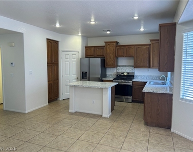 10296 Magnolia Tree Avenue - Photo Thumbnail 2