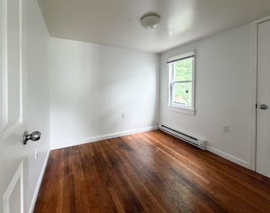113 Spencer Avenue - Photo Thumbnail 9