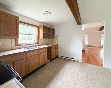 113 Spencer Avenue - Photo Thumbnail 5