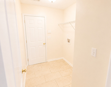 5115 Towne Park Drive - Photo Thumbnail 8