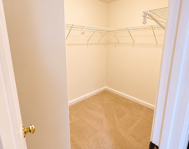 5115 Towne Park Drive - Photo Thumbnail 16