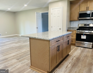 6165 Radford Drive - Photo Thumbnail 7