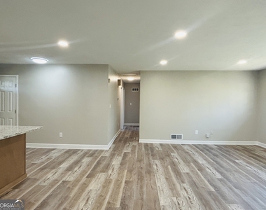 6165 Radford Drive - Photo Thumbnail 17