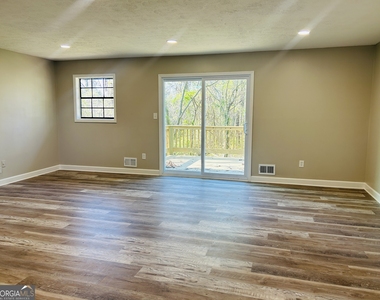 6165 Radford Drive - Photo Thumbnail 9