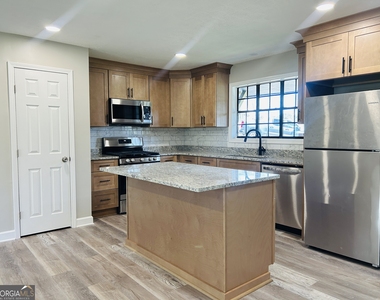 6165 Radford Drive - Photo Thumbnail 5