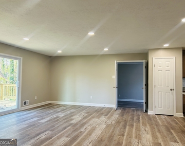 6165 Radford Drive - Photo Thumbnail 11