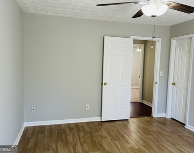 5612 Feldwood Road - Photo Thumbnail 20