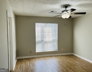5612 Feldwood Road - Photo Thumbnail 17